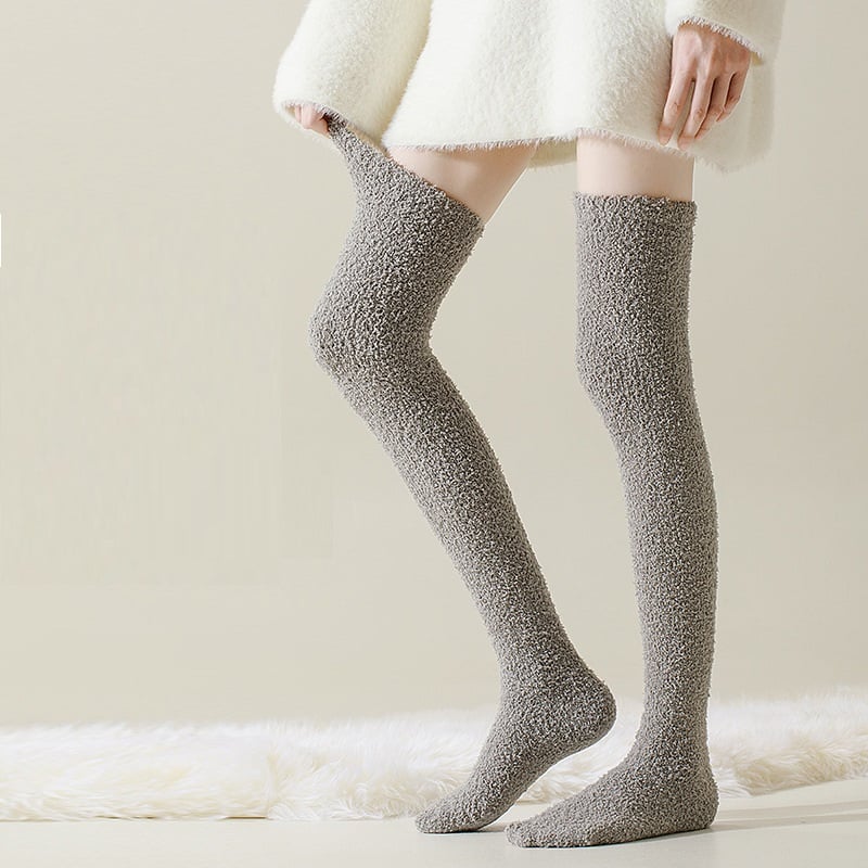 Mila - Flauschige Overknee-Socken für Damen