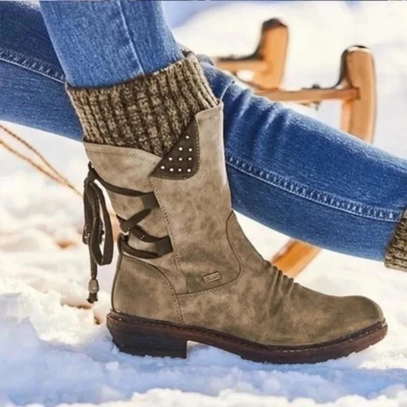 Mira - Damen Winterboots mit Schnürung und Nieten-Details