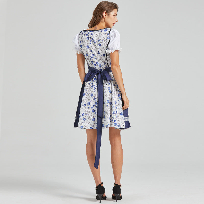 Traditionelles Dirndl in Blau-Weiß
