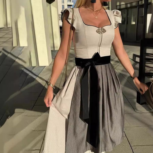 Festliches Midi-Dirndlkleid mit Schnürmieder und Satin-Schürze