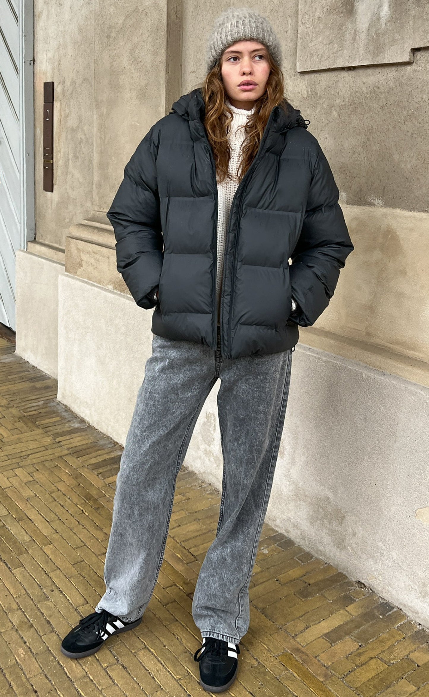 Lea – Oversized Damen Pufferjacke mit Kapuze
