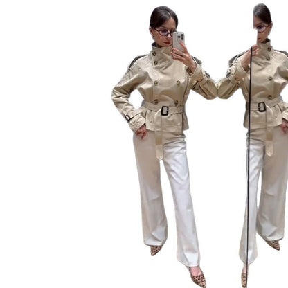 Clara - Kurzer, zweireihiger Trenchcoat für Damen mit Gürtel