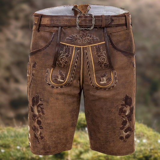 Traditionelle Lederhose mit Stickereien und Gürtel