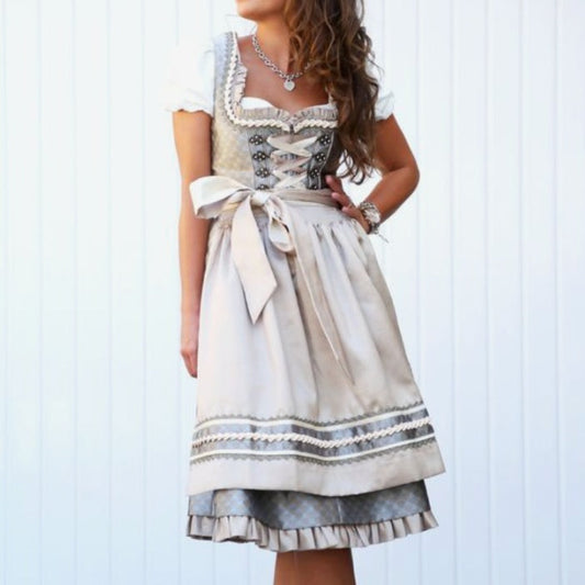 Traditionelles Midi-Dirndlkleid mit Schnürung und Zierschürze