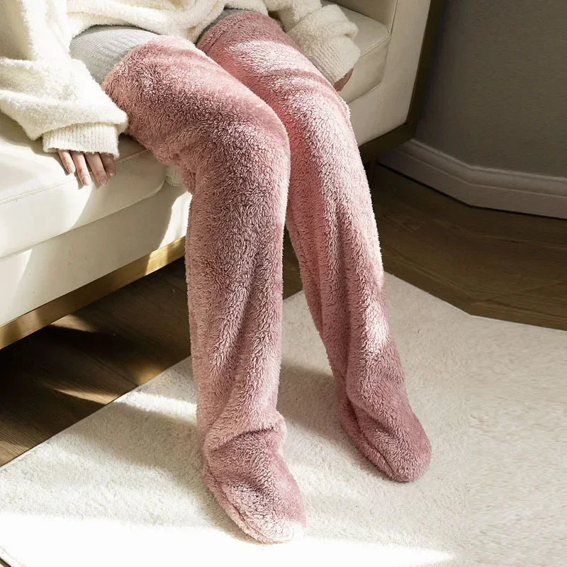 Clara – Flauschige Overknee-Socken für Damen