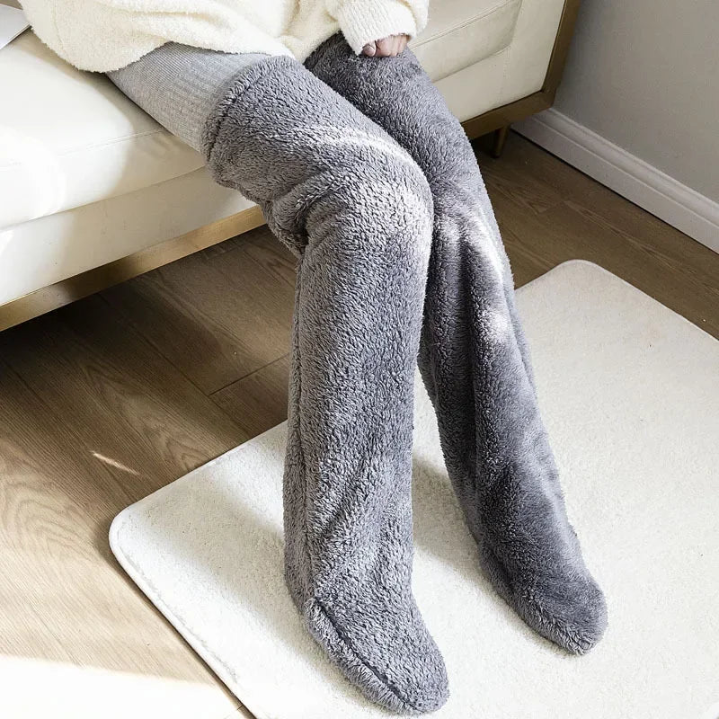 Clara – Flauschige Overknee-Socken für Damen